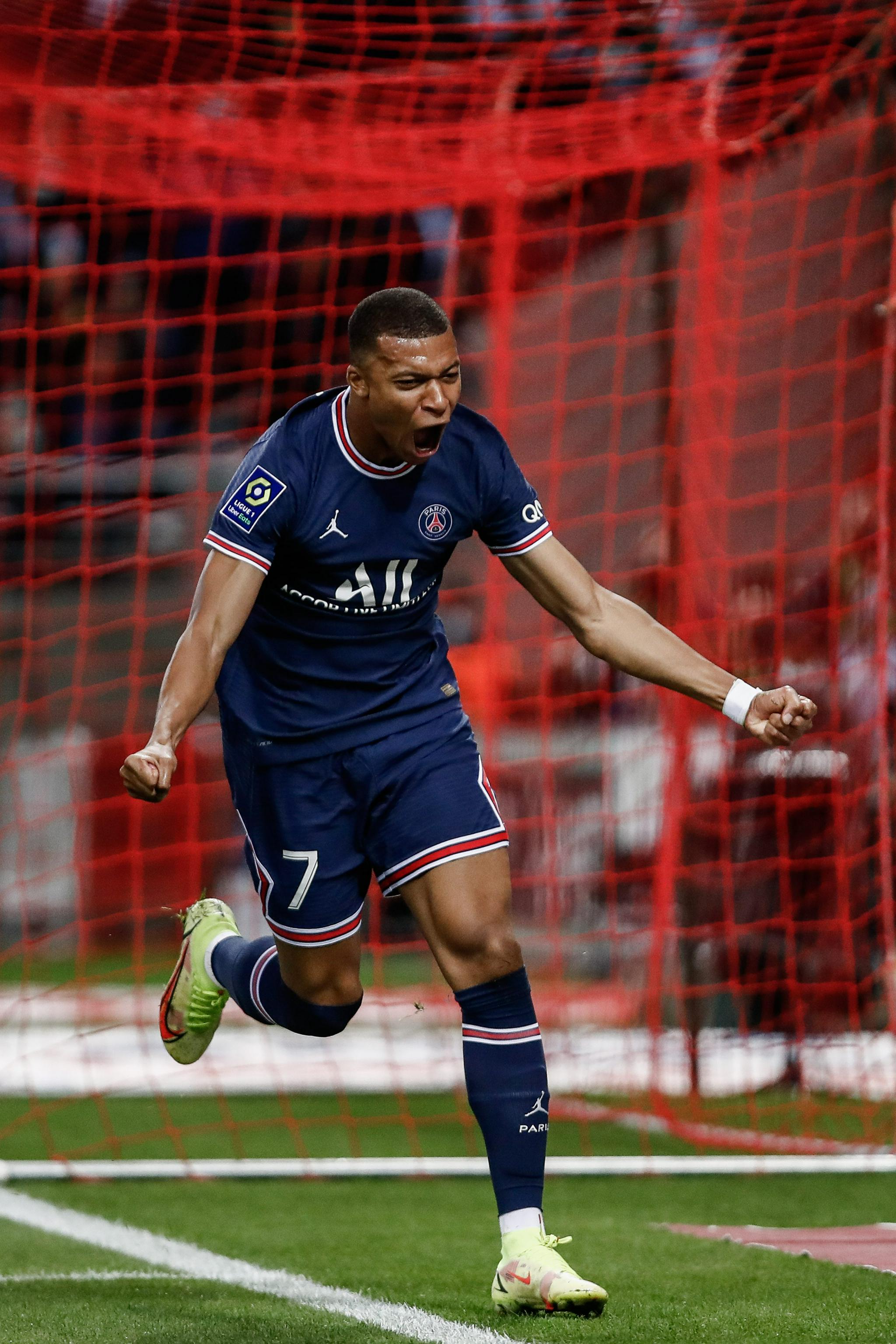 欧洲杯强队对抗精彩不断（欧洲杯豪强交锋精彩连连）