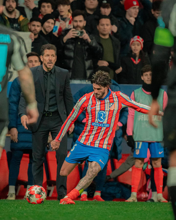 中国足球最悲情球队！梅州客家降级，球迷：再也不相信奇迹了！（中国足坛最悲情一幕！梅州客家宣告降级，球迷无奈：不再相信奇迹！）